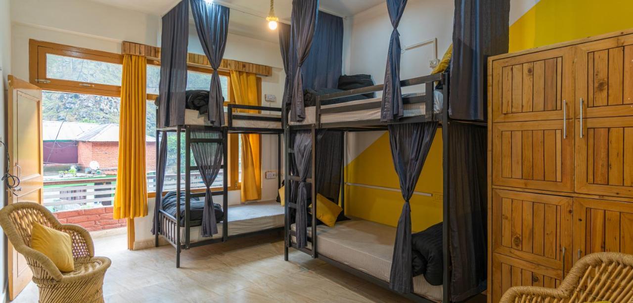 Whoopers Hostel Касоль Экстерьер фото