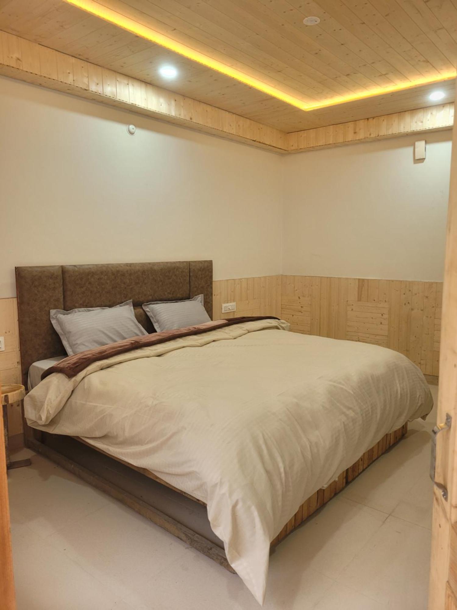 Whoopers Hostel Касоль Экстерьер фото