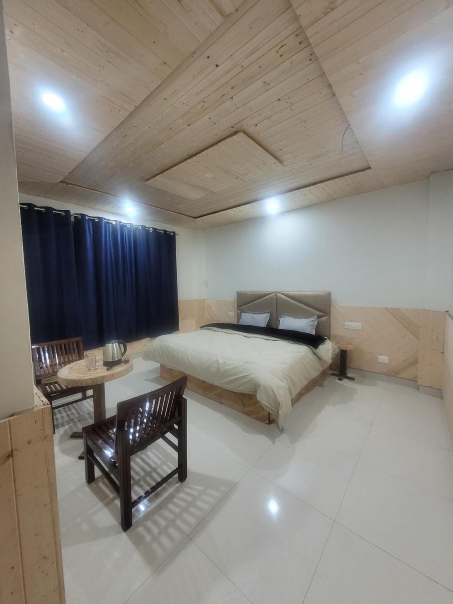 Whoopers Hostel Касоль Экстерьер фото