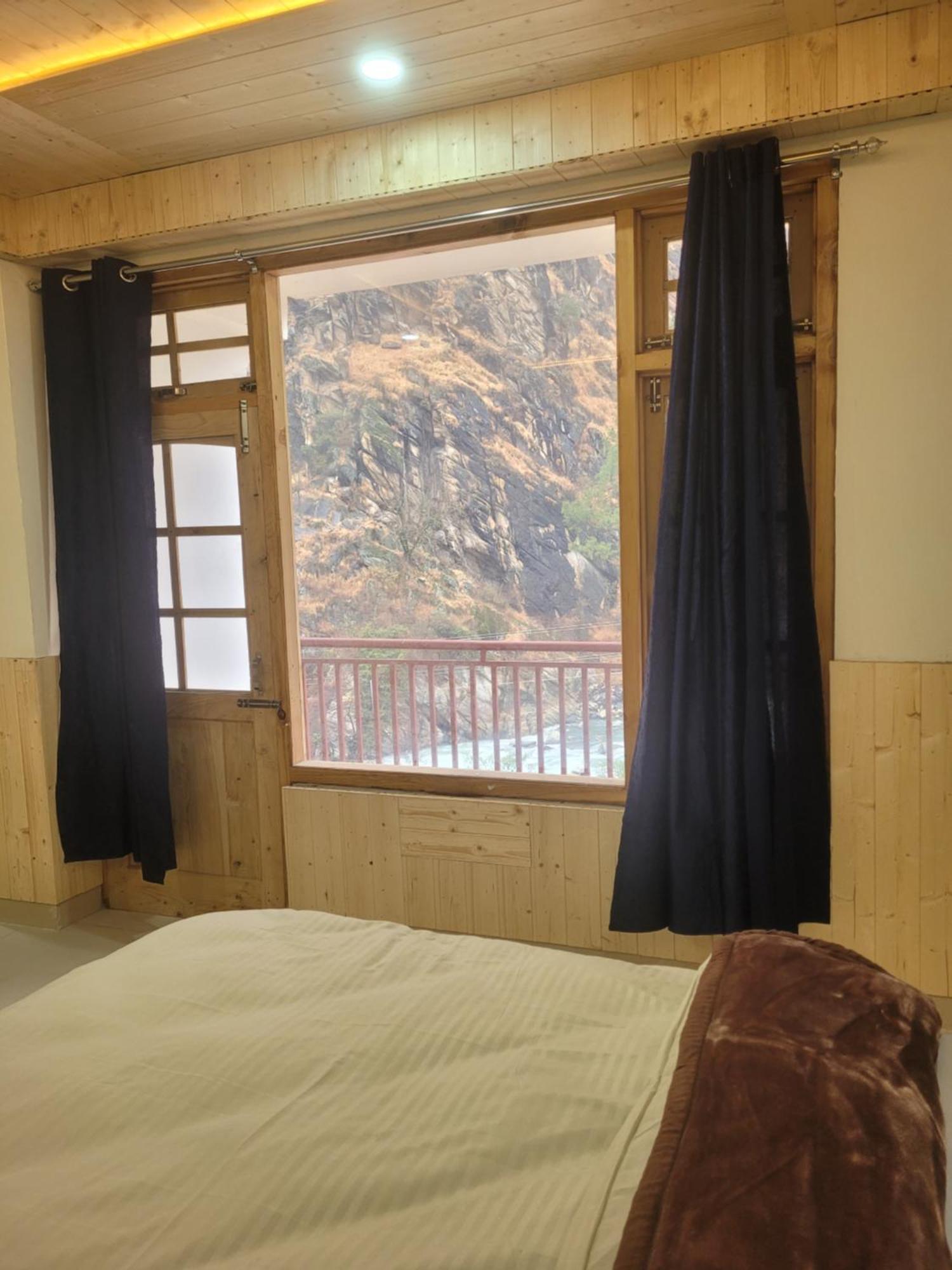 Whoopers Hostel Касоль Экстерьер фото